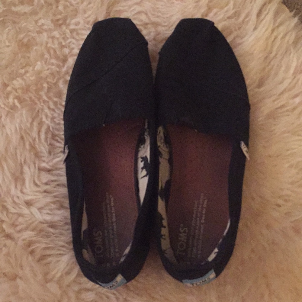 Black TOMS